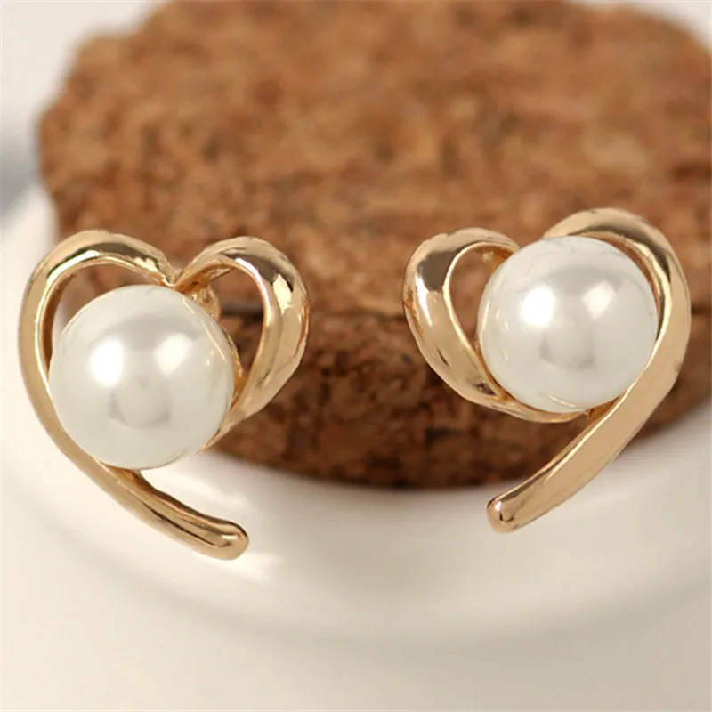 Exquisite Heart Simulated Pearl Stud Earrings For Women Elegant Fashion Classic Small Cute Earring Jewelry Girl Mujer Brincos