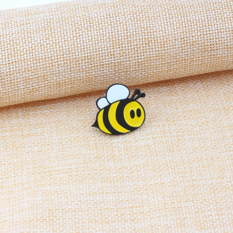 Fashion Brooches Cartoon Cute Bee Fly Insect Brooch Kids Girls Clothes Accessories Black Yellow Enamel Pin Birthday Gift Jewelry