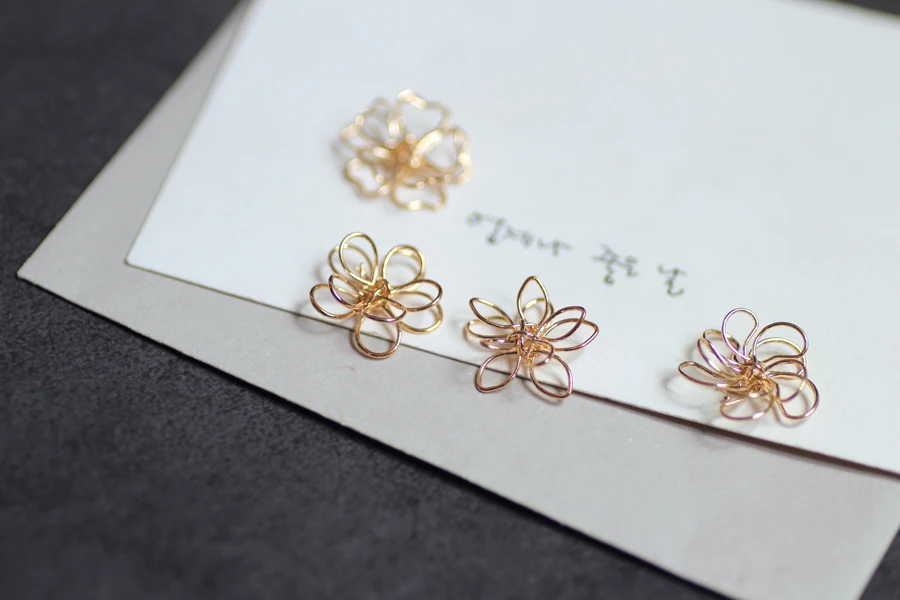 50pcs 15mm Gold/silver color wire flower Charms handmade flower Pendants For DIY Earring Jewelry Making Earrings Accessories