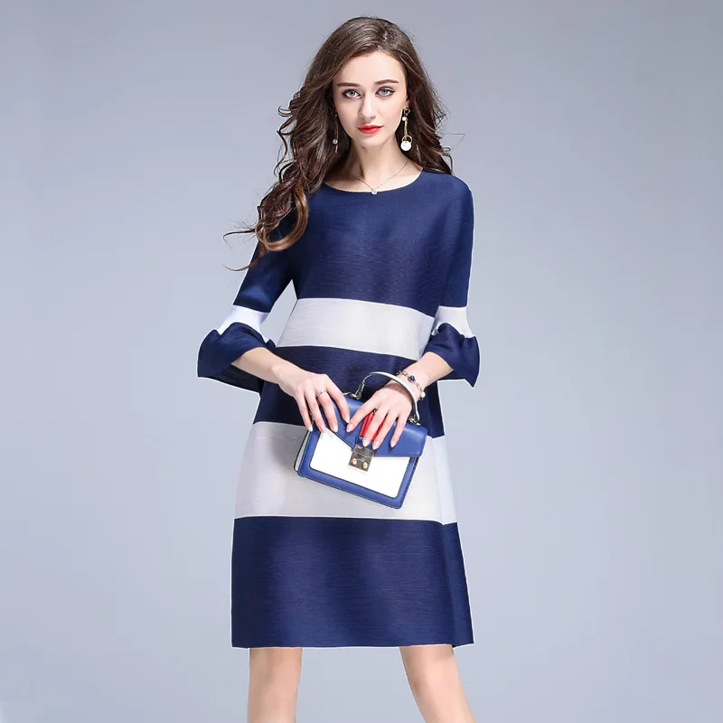 

Women Pleated Loose Striped Casual Fashion Knee-length Flare Sleeve O-neck Autumn Dress