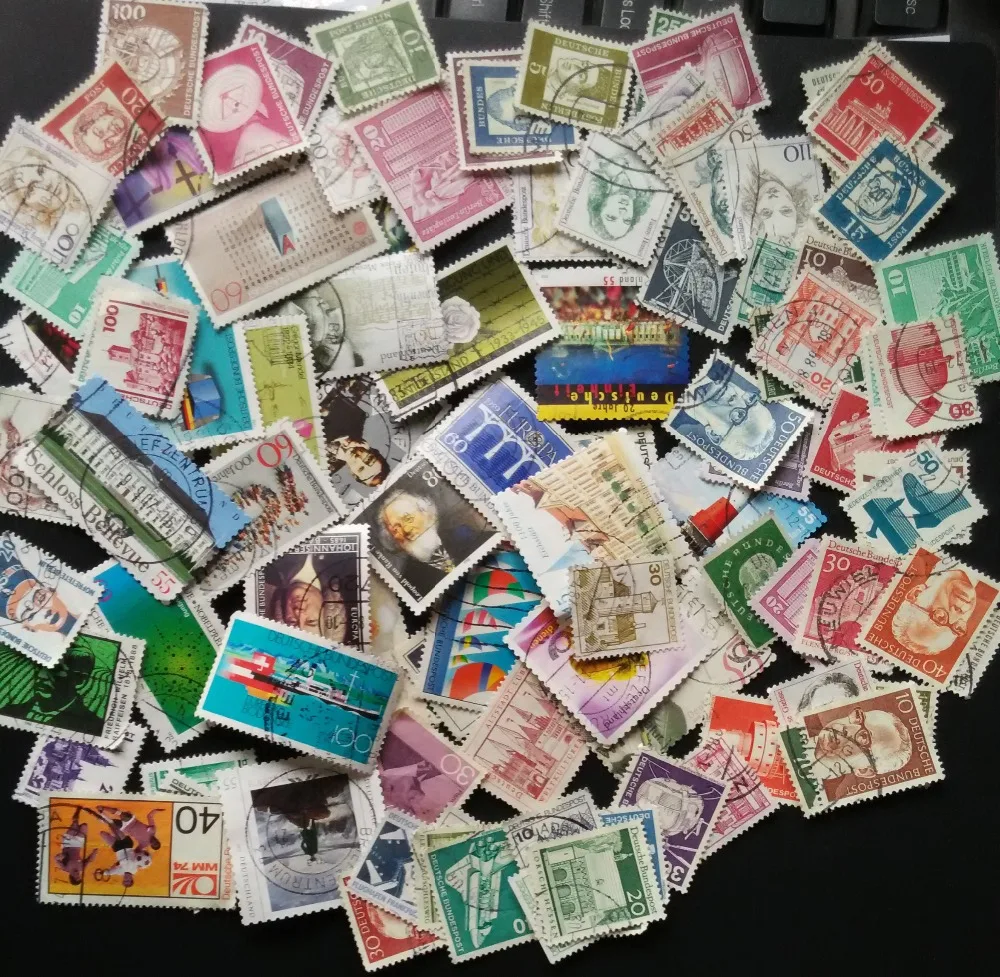 100 Pieces / Lot Germany All Different Commen Postage Stamps  Post Stamps With Post Mark  For Collections