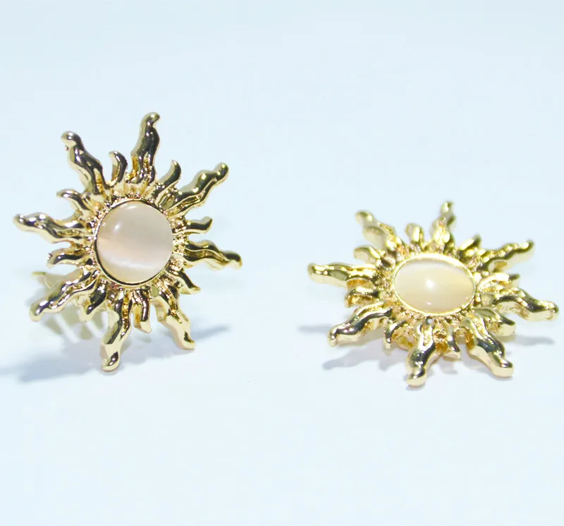 Amulet Ear Clips Go… - image