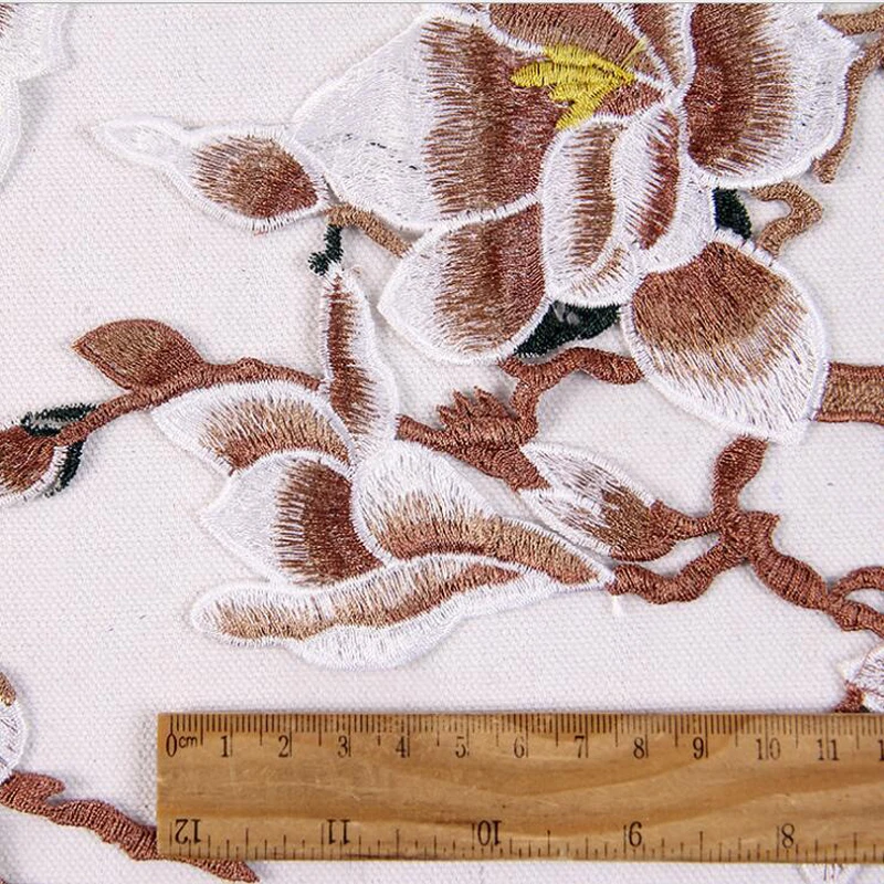 Nuovo plum blossom flower applique vestiti zona del ricamo autoadesivo del tessuto cuce sulle patch per cappotto del mestiere di cucito di