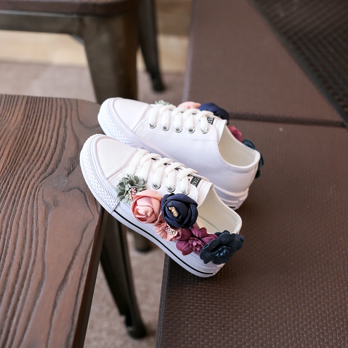 Perline scarpe per bambini Low Top autunno scarpe per bambini coreano Flower Girls scarpe di tela Casual Lace High Top Sneakers Sider Zipper