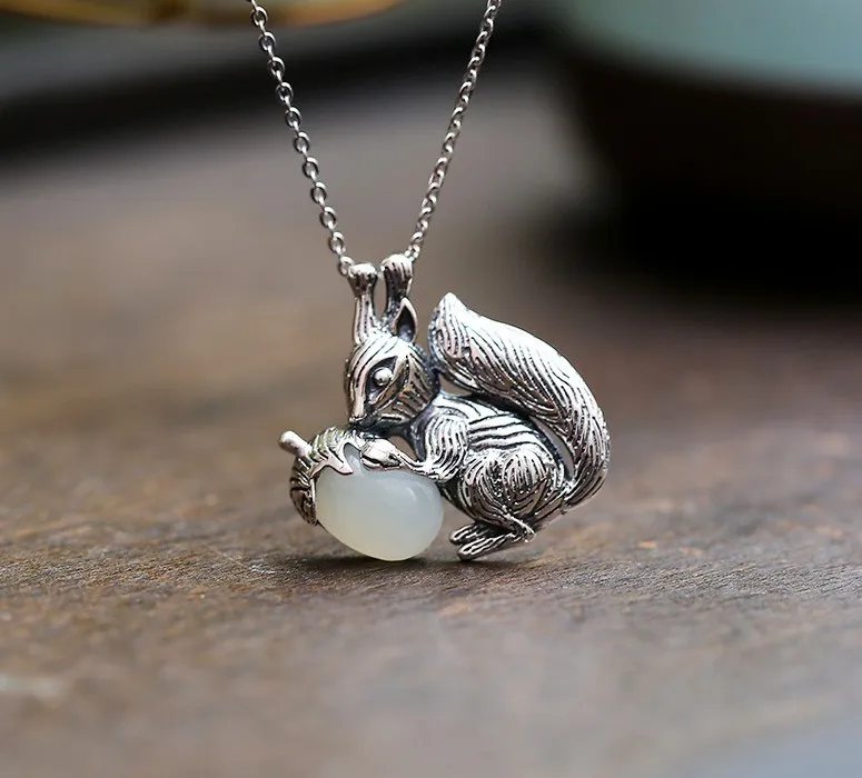 

S925 Silver Natural Hotan Jade White Jade Mosaic Squirrel Pine Hanging Female Clavicle Chain Hanging Wholesale