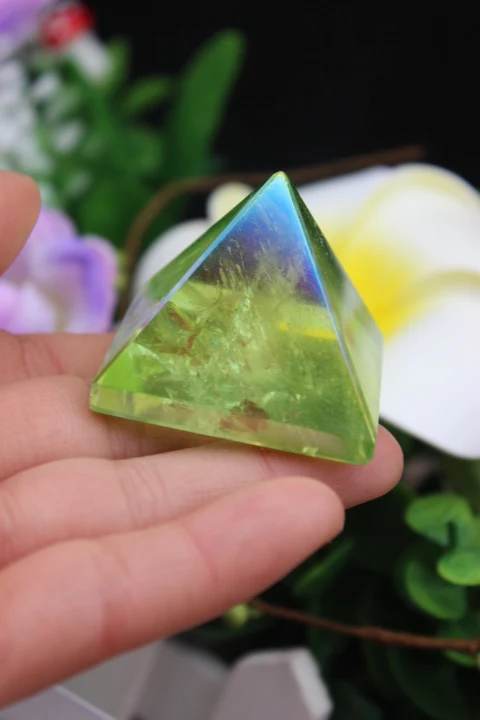 

92 grams of quartz crystal healing green angel pyramid A66