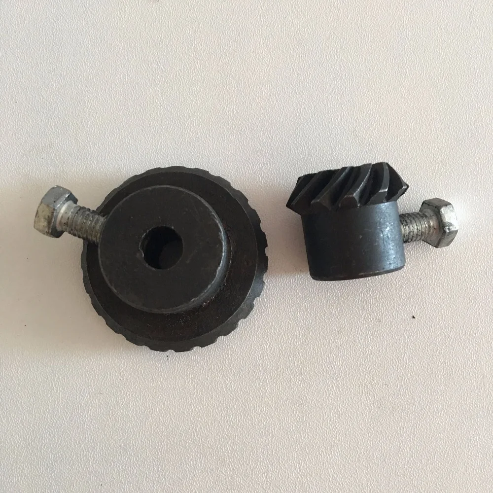 2pcs/Set Helical Tooth Steel Beekeeping Honey Extracting Screw Gear for Extractor Repairing OD: 50/30mm 45/28mm ID: 10mm