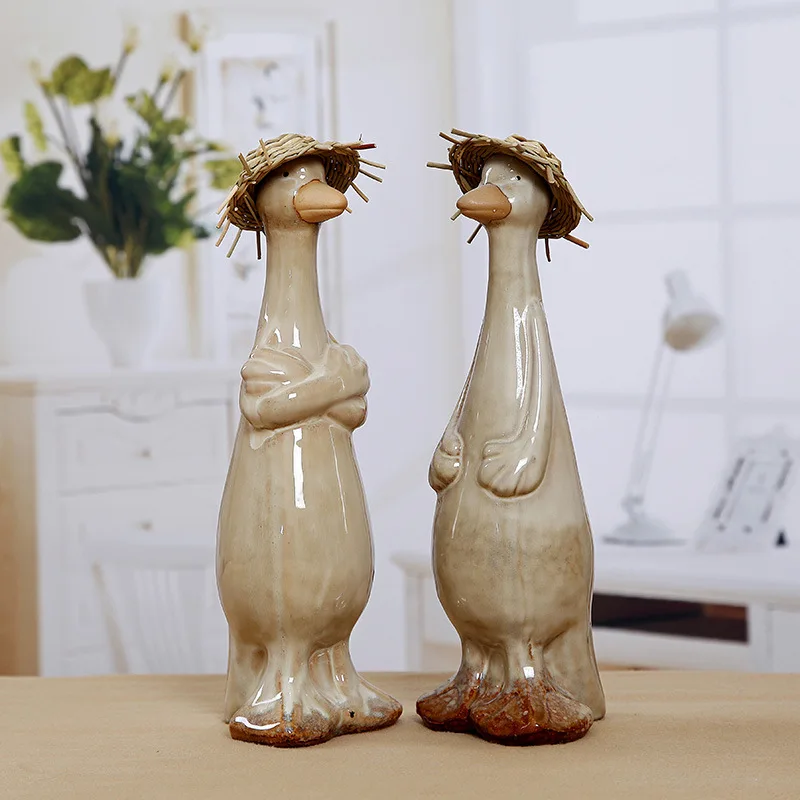 2pc/set Ceramic Duck Home decoration Ceramic crafts Enamel farmer duck Fambe figurines miniatures Duck lovers with straw hat