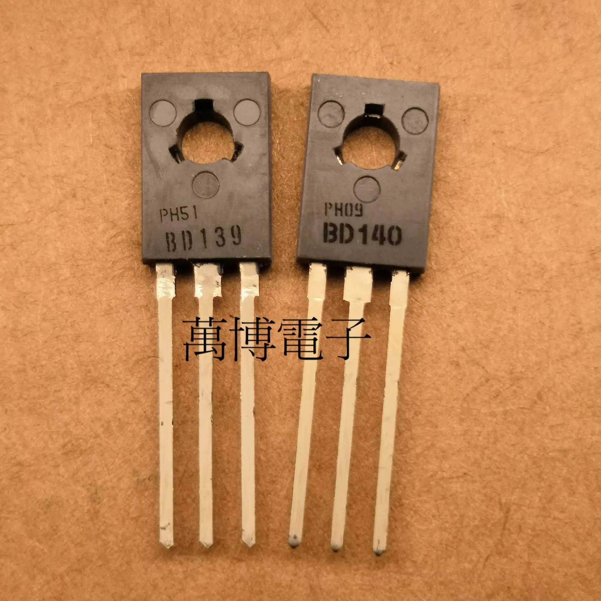 30pair/10pair Netherlands Original old BD139 BD140 TO-126 Audio power amplifier pair transistor free shipping