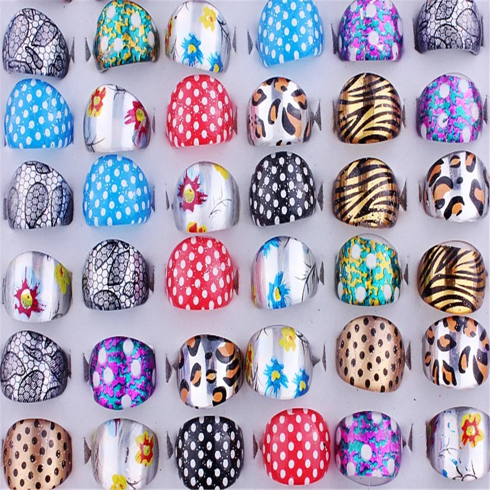 Hurtownie Lot 20 sztuk Sexy kolorowy wzór w cętki projekt piękne dzieci pierścienie żywica Lucite biżuteria cutey dziewczyna 13-15MM