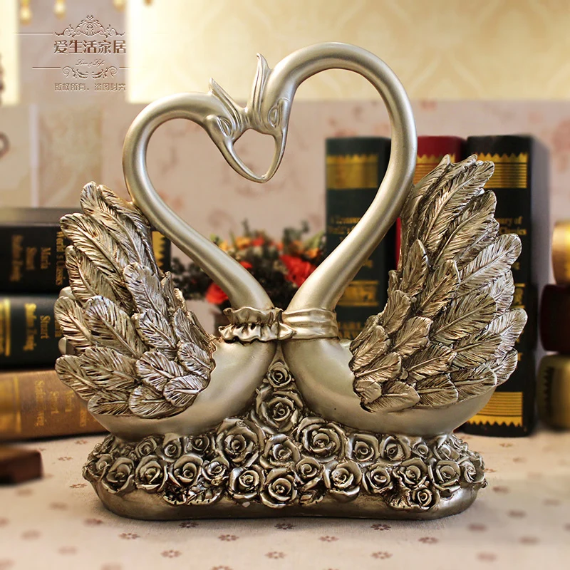 European Retro Style Home Decorations Vivid Heart-shaped Swans Romantic Wedding Resin Craft Sweet Kissing Swans Luxury Figurines