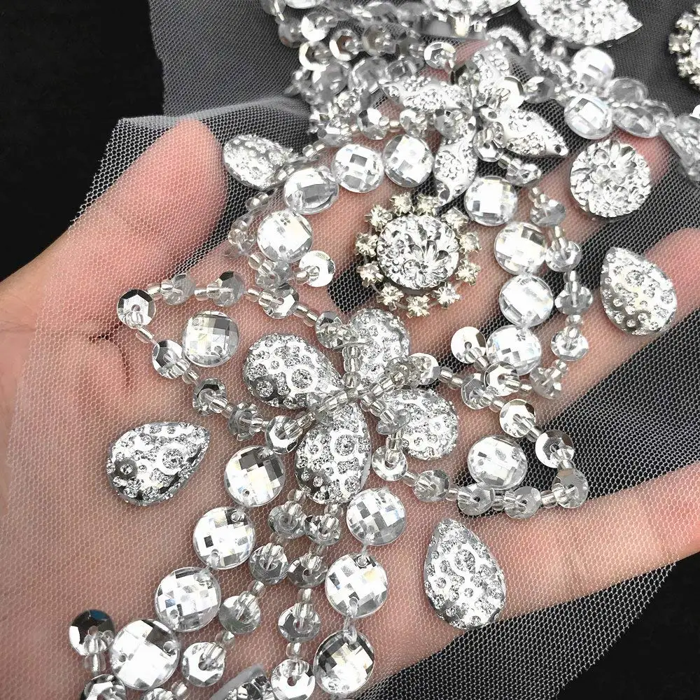 Paillettes argento 28x30cm con perline a mano cucire sulla scollatura strass Applique Designer cucito per abiti da sposa decorazione fai da te