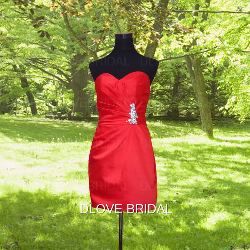 DLOVE DA SPOSA di Alta Qualità Simple Red Satin Abito Da Damigella D'onore Senza Spalline Sweetheart Breve Fodero Increspato Damigella Abiti Da Sposa Foto Reali