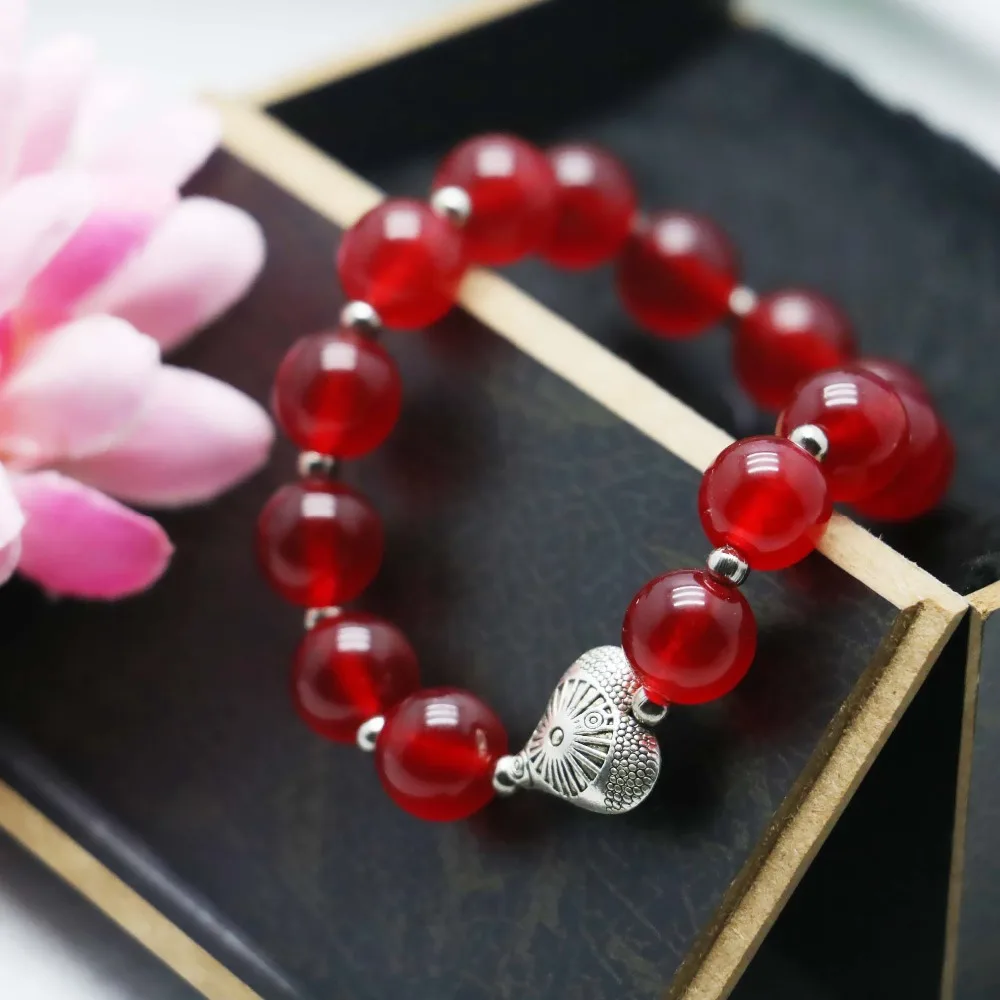 8mm Classic Red Chalcedony Beads Natural Stone Bracelet Hand Chain For Women Girls Gifts Tibet Silver Color Heart-shaped Pendant