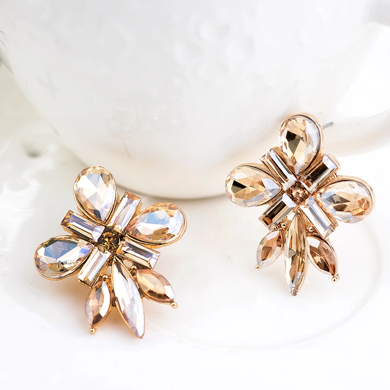 LUBOV New Arrival Fashion Stud Earring for Women Metal Alloy Floral Acrylic Stone Piercing Earrings Christmas Gift for Girls Hot