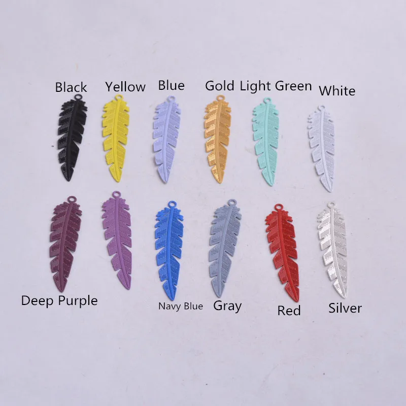 100 Stück AC2693 Sommerliche Niedliche Filigrane Feder-Anhänger Material Bisuteria Weiß Lila Schwarz Anhänger Verbinder Verzierung Schmuck – Detail 3