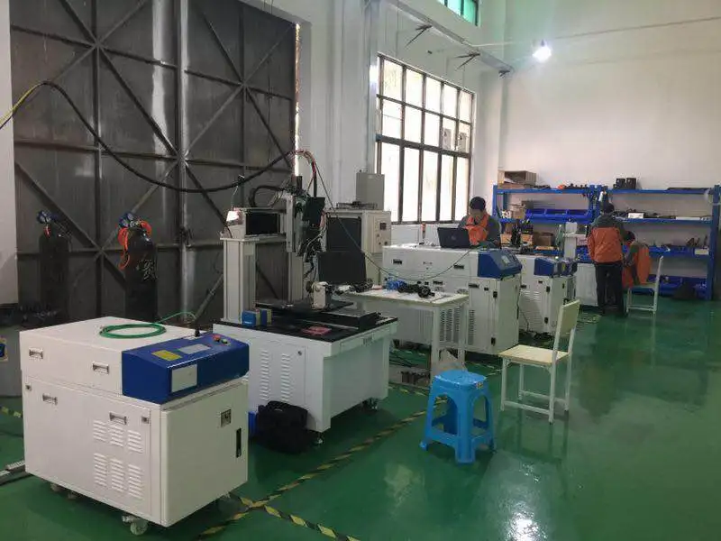 La saldatrice laser a trasmissione in fibra ottica è adatta per la saldatura a punti di vari dispositivi e la saldatura a cucitura di lamiere sottili
