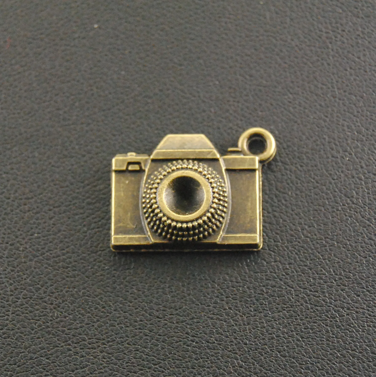 30 pcs Zinc Alloy  Bronze Plated Camera Charm Pendant Pendants Jewelry Findings  18x15mm A239