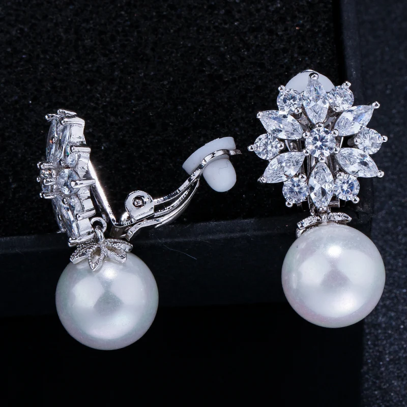 CWWZircons Designer CZ Crystal Flower Pearl No Hole Earrings for Women Fashion Jewelry Ear Clip On Non Pierced Earring CZ408