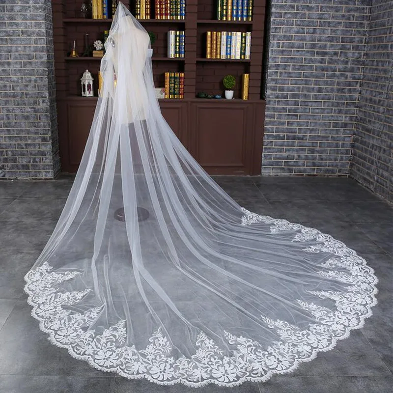 Nuovo arriva veli da sposa bianco avorio cattedrale lunghezza pizzo Applique mezzo bordo morbido Tulle pettine gratuito velo da sposa su misura