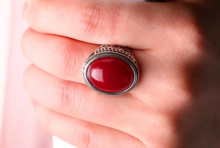 Men New Charm Rings HOT SALE Punk Vintage Silver Color Plated Women Ring Black Red Resin Stone Ring Best Gift Jewelry