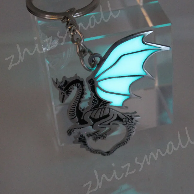 Stainless Steel Gift Dragon Keychain Glowing Key Chain Fashion Jewelry Pendant Glow in the Dark Flying Dragon Car Pendant