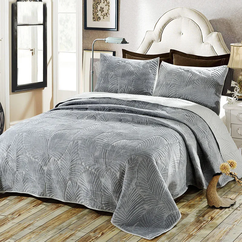 Soft Velvet Bedspread on the Bed Quilt Set 3PCS Plush Embroidered Coverlet with 2 Pillowcase King Queen Size Blanket on Bed