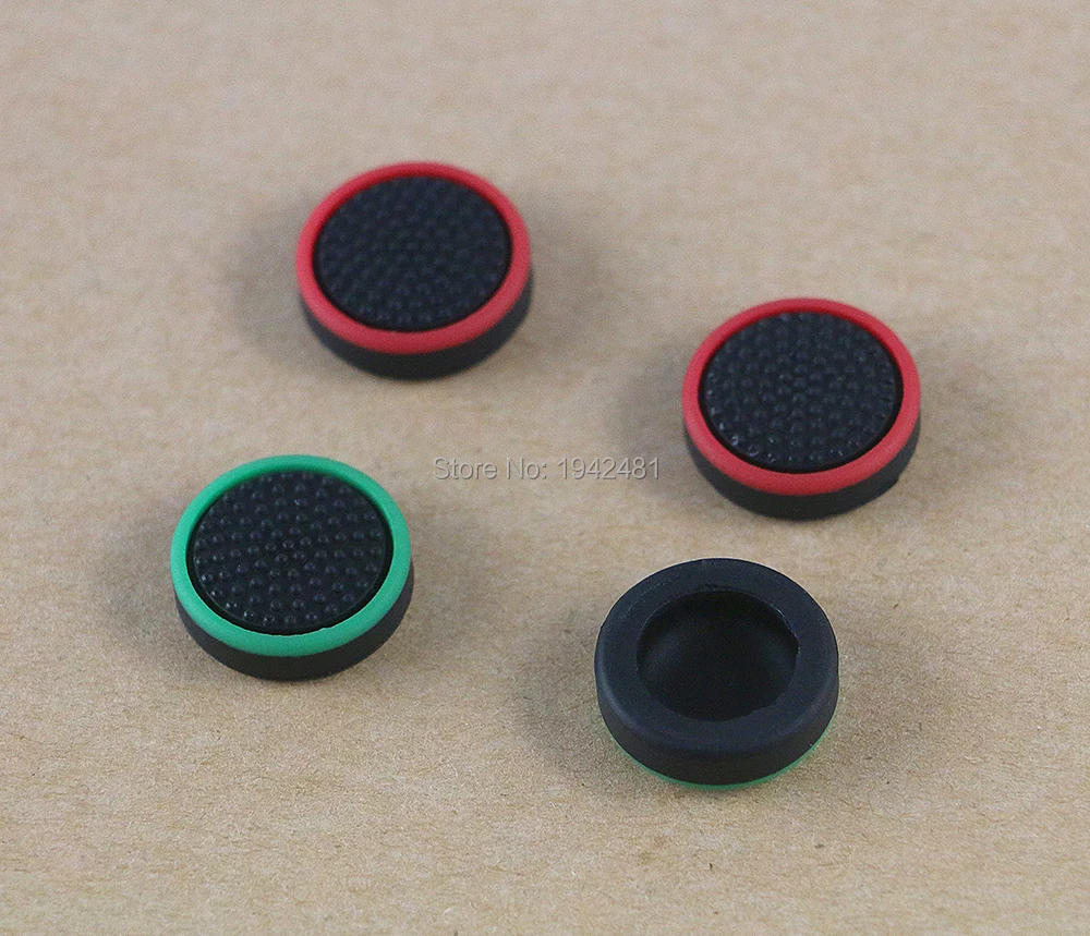 30 pezzi di copertura del cappuccio del joystick del controller analogico in silicone luminoso multicolore per le manopole del pollice Joy Con dell'interruttore