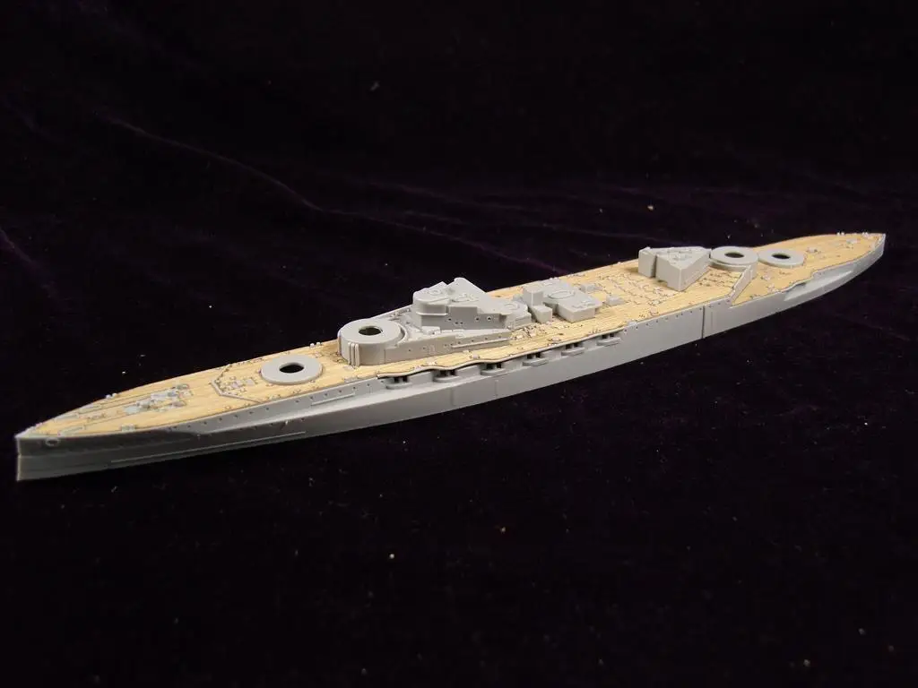 

Trumpeter queen ARTWOX, линкор Элизабет 1918, деревянная колода 05797 AW20057