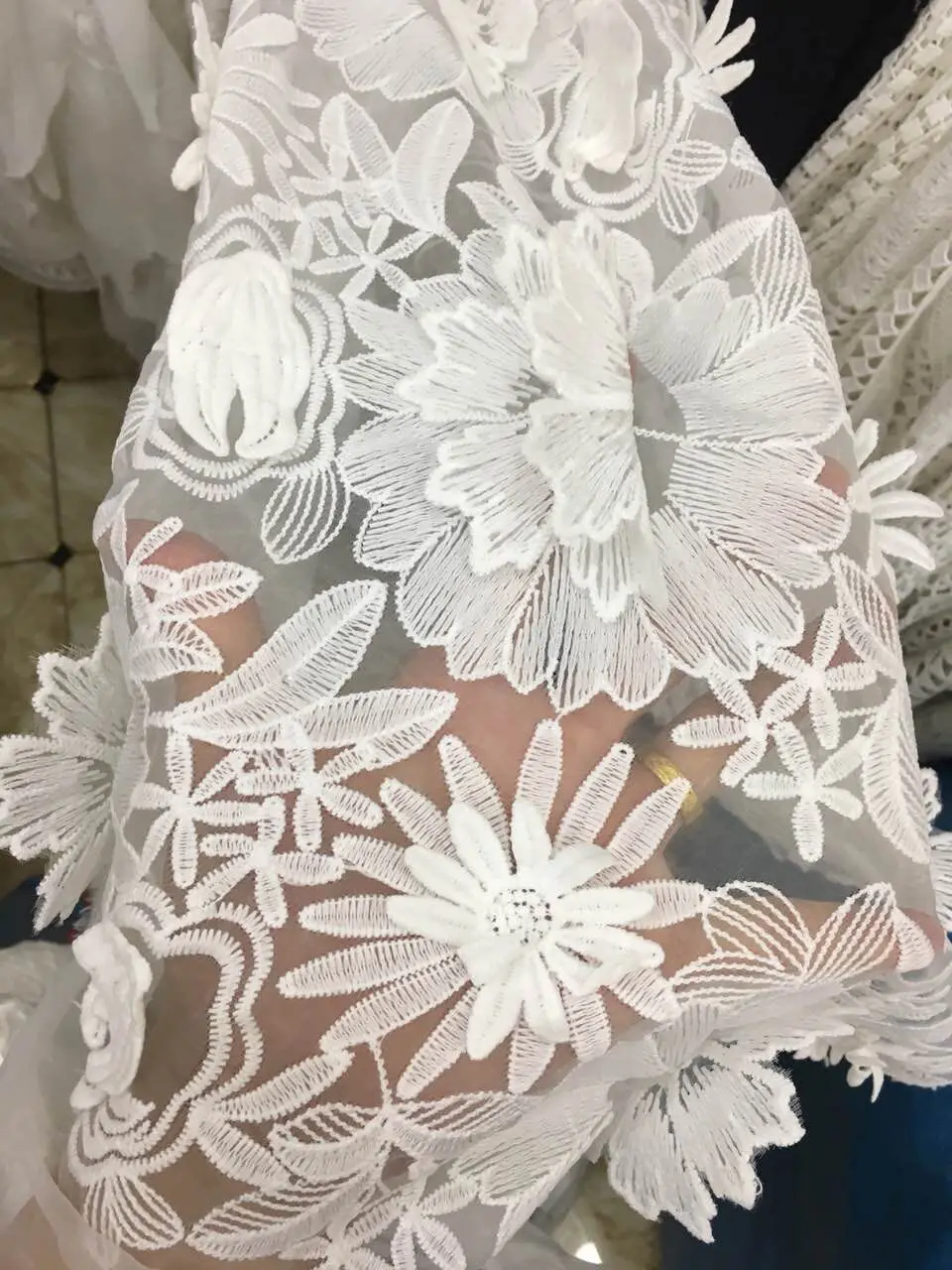 

Latest African Laces L-581 white High Quality Tulle Fabric Laces Nigerian Lace French Lace Fabric For Women Dress