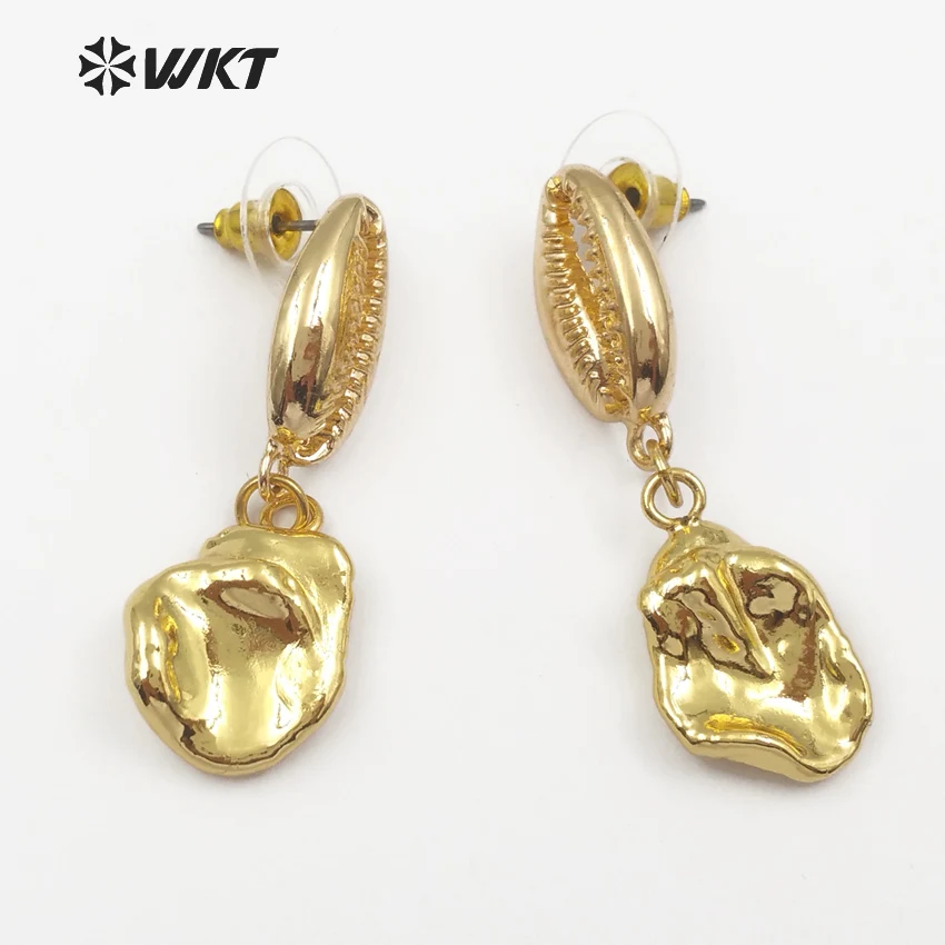 WT-E453 Metal Studs With Full Gold Dipped Freshwater Pearl Pendant Wild Coast Beach Cowrie Shell Jewelry For Women Vogue Earring