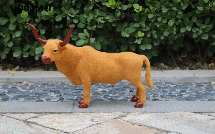 

Большая модель коровы из искусственного меха, пластиковый сувенир, реквизит для декора дома, подарок, фигурка животного, размер 43x15x30 см