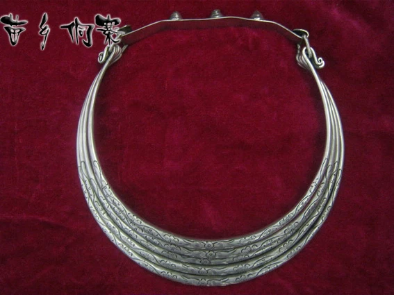 

Miao Xiang Dong Village Handmade Miao Silver Personality Jewelry Necklace Hand carved multi-layer collar