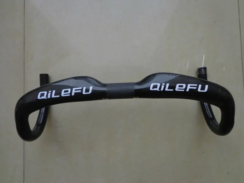 Rot-weißer QILEFU Road UD 3K Vollcarbon-Fahrradlenker, leichter Carbon-Fahrradlenker, 31,8*400/420/440 mm – Detail 10