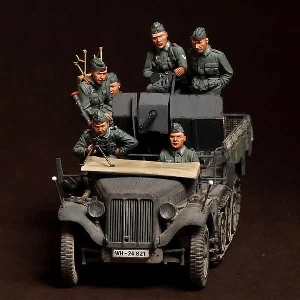 Unpainted Kit  1/ 35 Crew for Sd.Kfz.104 fur 2cm FlaK 30 include 6  figure Historical  Figure Resin  Kit