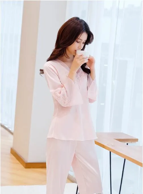 

Lady's Pajama Sets New Style Suit Set Nightgown with Sleeves Three Quarter Sleeves Ice Silk Satin Thin Pajamas 2019 Summer J084