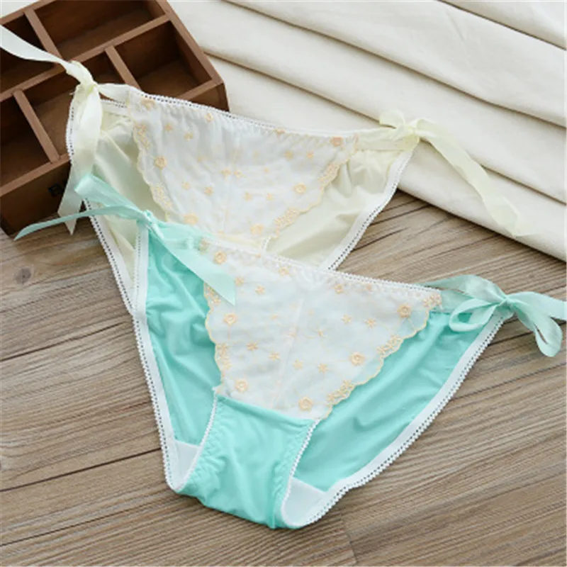 New Embroidery Floral Cute Girls Panties Lingerie Calcinha Teenage Underwear Girl G String Kids Panties Children\'s Thongs