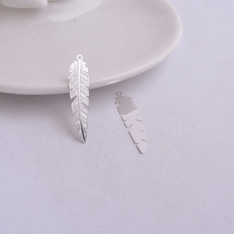 100 Stück AC2693 Sommerliche Niedliche Filigrane Feder-Anhänger Material Bisuteria Weiß Lila Schwarz Anhänger Verbinder Verzierung Schmuck – Detail 15