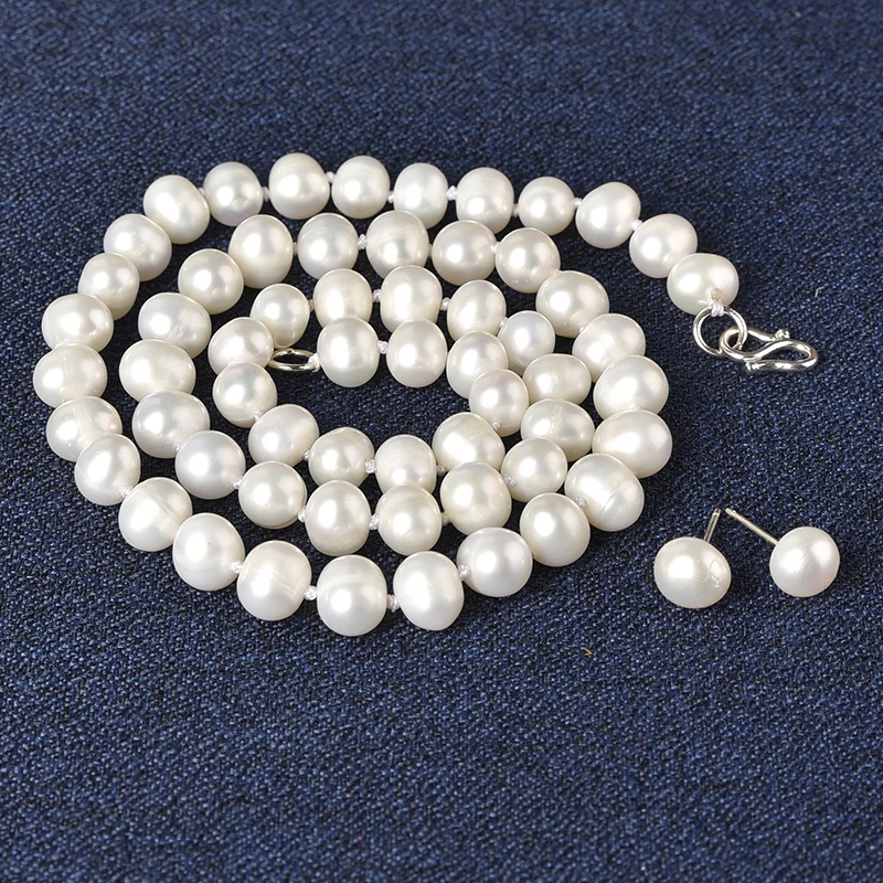 The   7-8 MM  jewelry suit includes a delicate pearl necklace and 7- 8 MM  cute Pearl earrings The  Christmas gift for Family