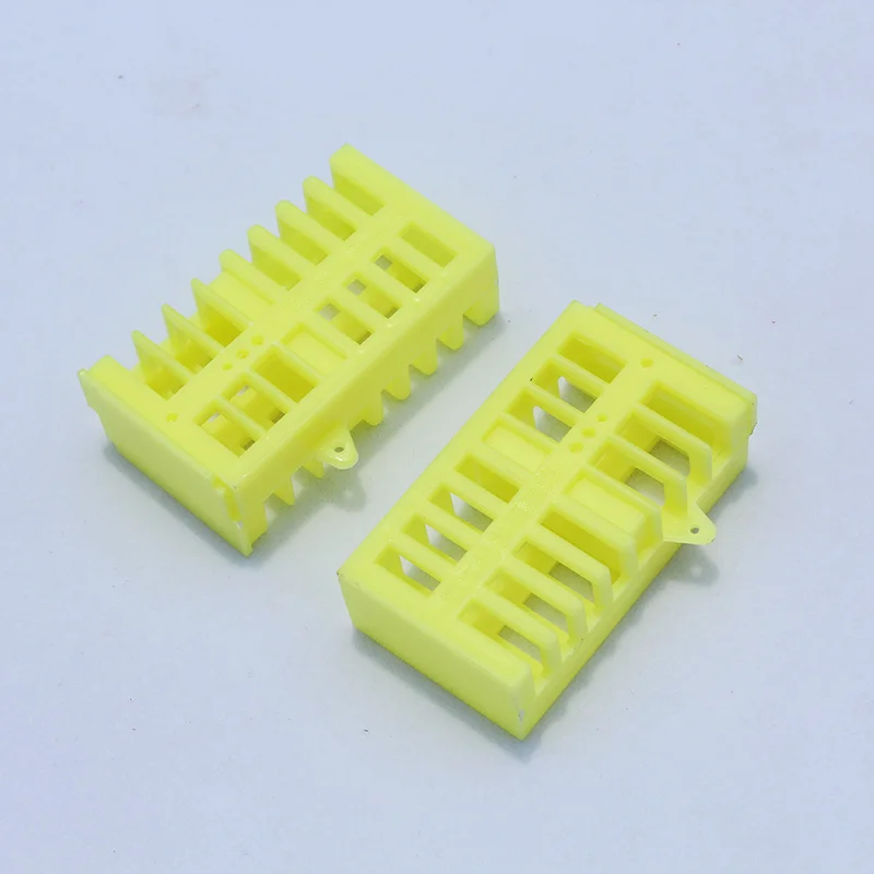 

50PCS II Plastic King cage Multifunction Prisoner cage Beehive King cage Plastic controller Bee cage