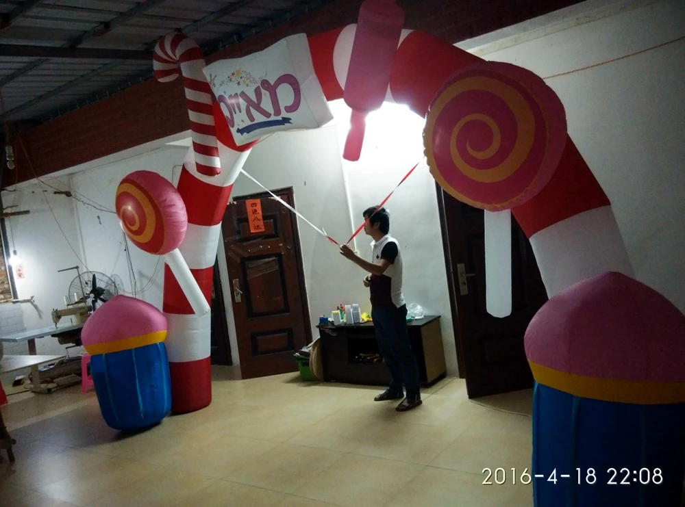 

Perfect Designed Inflatable Candy Arch with Sugar-loaf and Mushroom and Other Christmas Items for Decoration