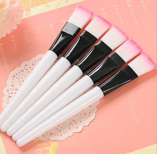 2pcsWhite stick powder head cosmetic kit soft synthetic head wood handle brush fan brush for women set eye shadow facial make-up