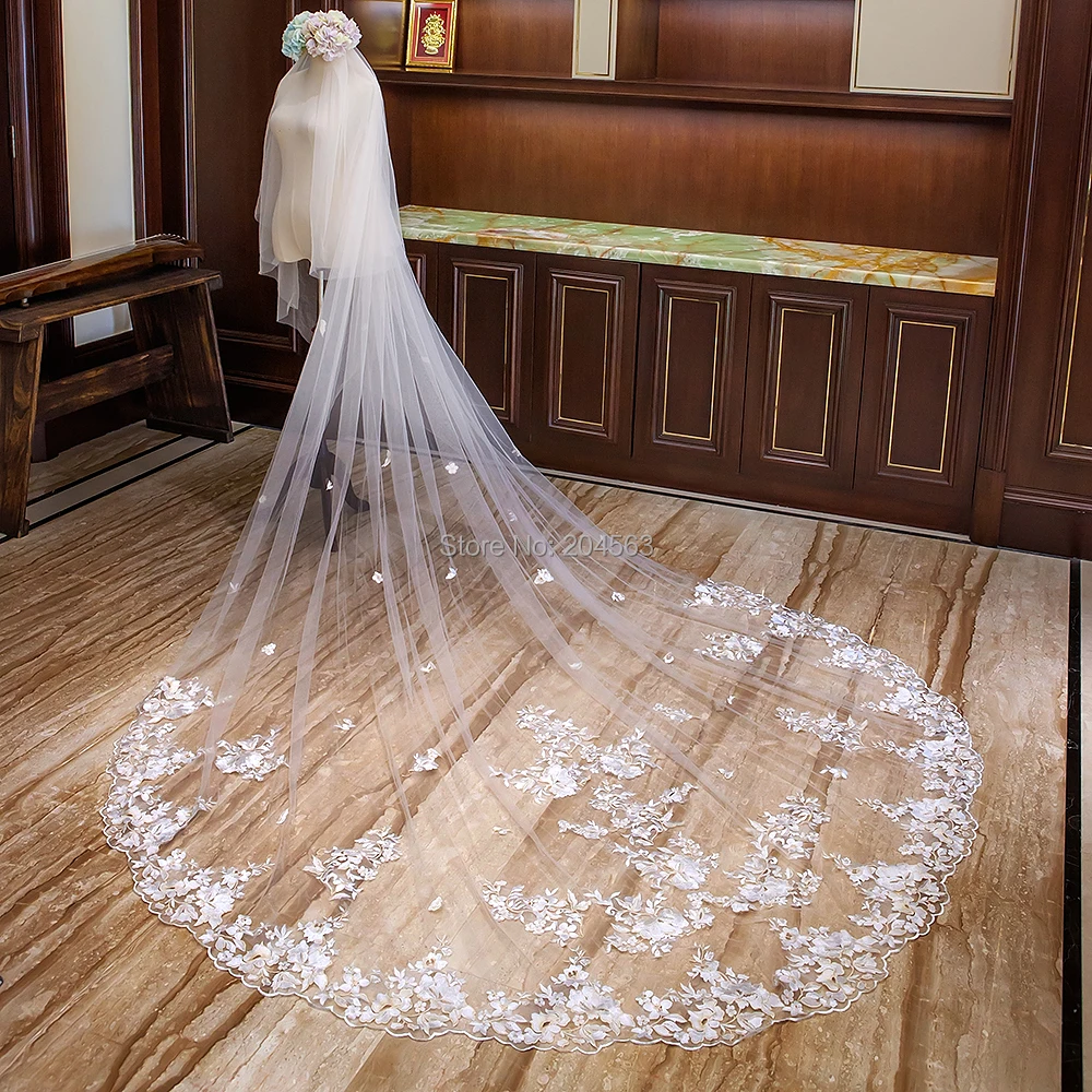 

Two-Layer Lace Wedding Veil with Champagne Appliques Stunning Long Bridal Veils with Comb AX2019