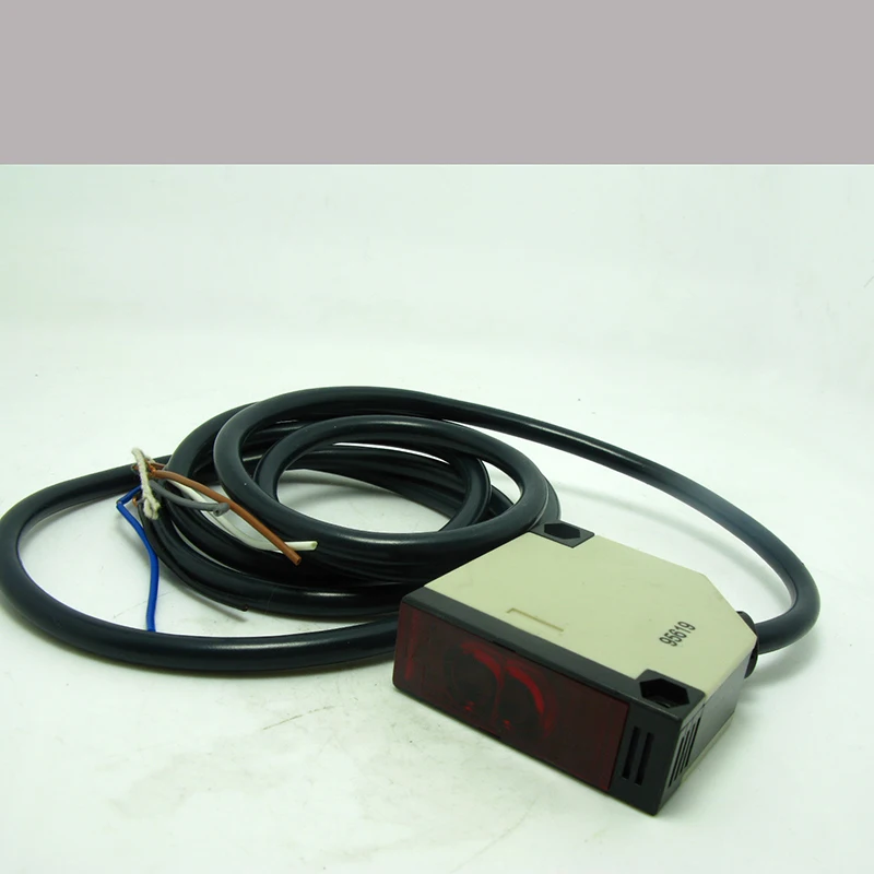 Photoelectric Switch E3JK-DS30M1 E3JK-R4M1 DC 12~24V,Diffuse Reflection Infrared Switch  Media Sensor