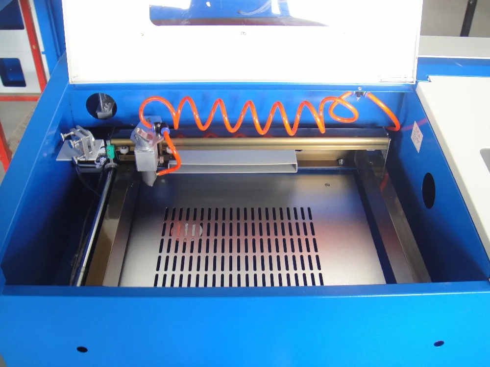 A Mais Nova máquina de corte a laser cnc Gravura Do Laser do CO2 tubo Machine40W, soprando função frete grátis Egito