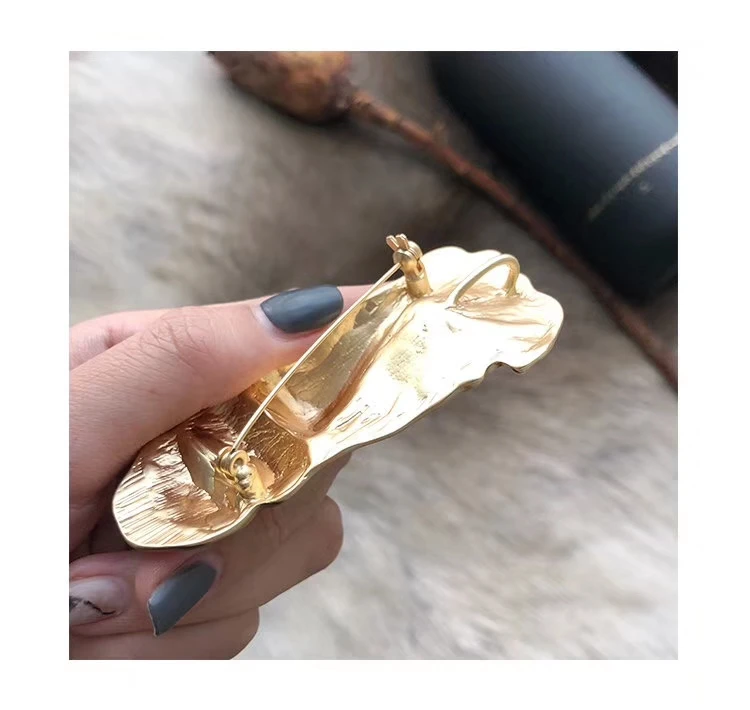 Rongho Vintage metal mask Brooches for women gold face pins femme brooch hyperbole pin jewelry