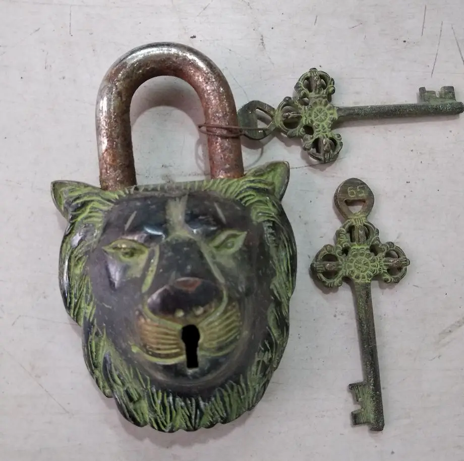 

Vintage Bronze Lock Vishnu Lion Head shape of the padlock With 2 Keys Lucky Exquisite