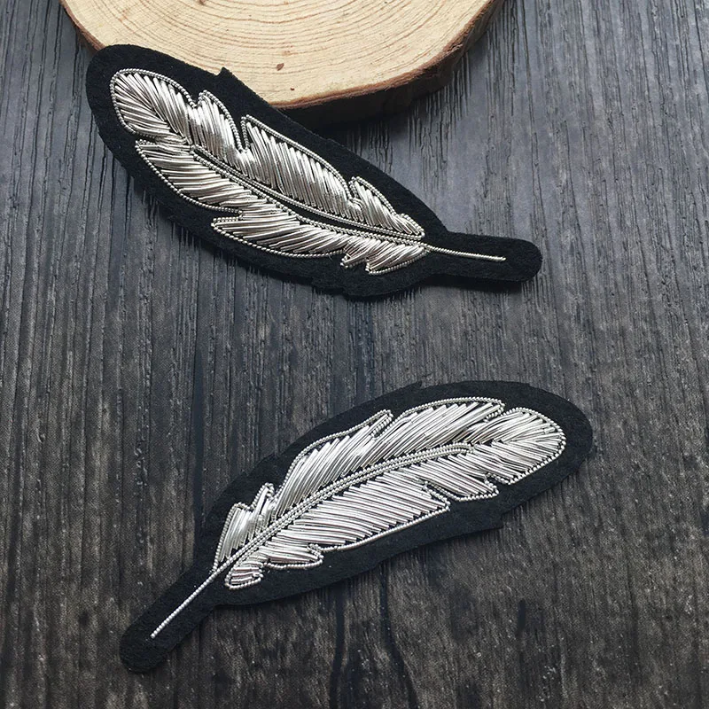 

2 PCS/lot of high quality Hand - embroidered silk India brooch brooch garment feather patterns wire