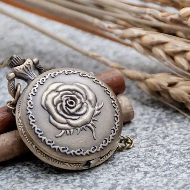 

Vintage Bronze Antique Rose Flower Quartz Pocket Watch Necklace Pendant Chian Women Men Birthday Gifts Relogio De Bolso P244