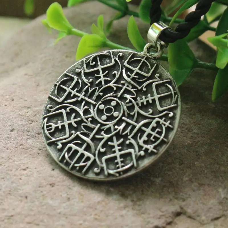 lanseis 10pcs a vegvisir Viking compass symbol pendant embraced with knotwork.norse symbol men necklace